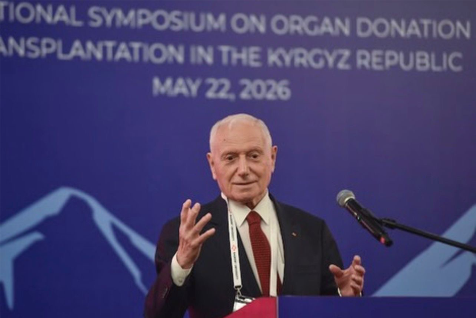 Üniversitemiz Kurucusu Prof. Dr. Mehmet Haberal'a Kırgızistan’da Şeref Beratı ve Nişanı Takdim Edildi