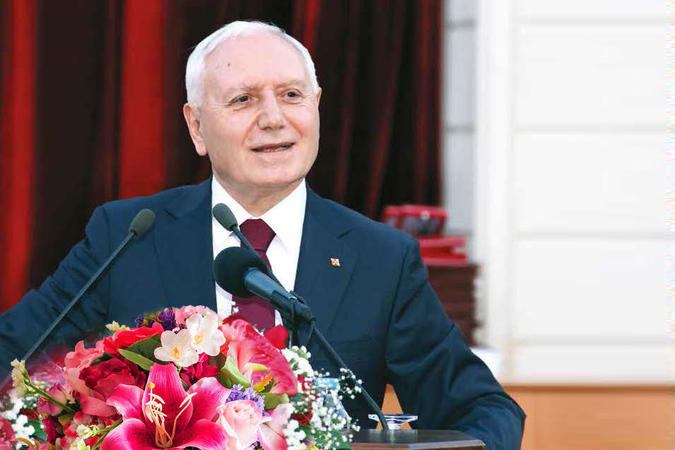 İran’ın Şiraz Şehrindeki Avicenna (İbni Sina) Hastanesi’nde Bulunan Konferans Salonuna Prof. Dr. Mehmet Haberal 'ın İsmi Verildi